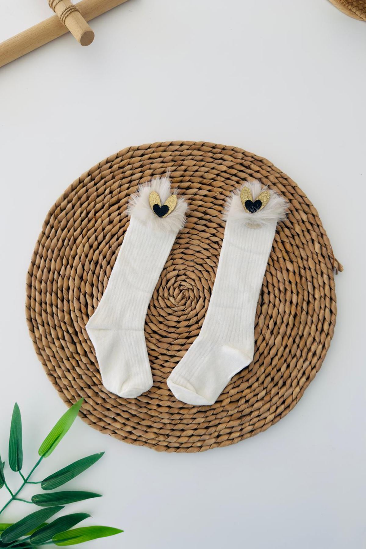 Miniğimin Cicileri Kalp Tüy Detaylı Kız Çocuk Diz Altı Çorap - Krem