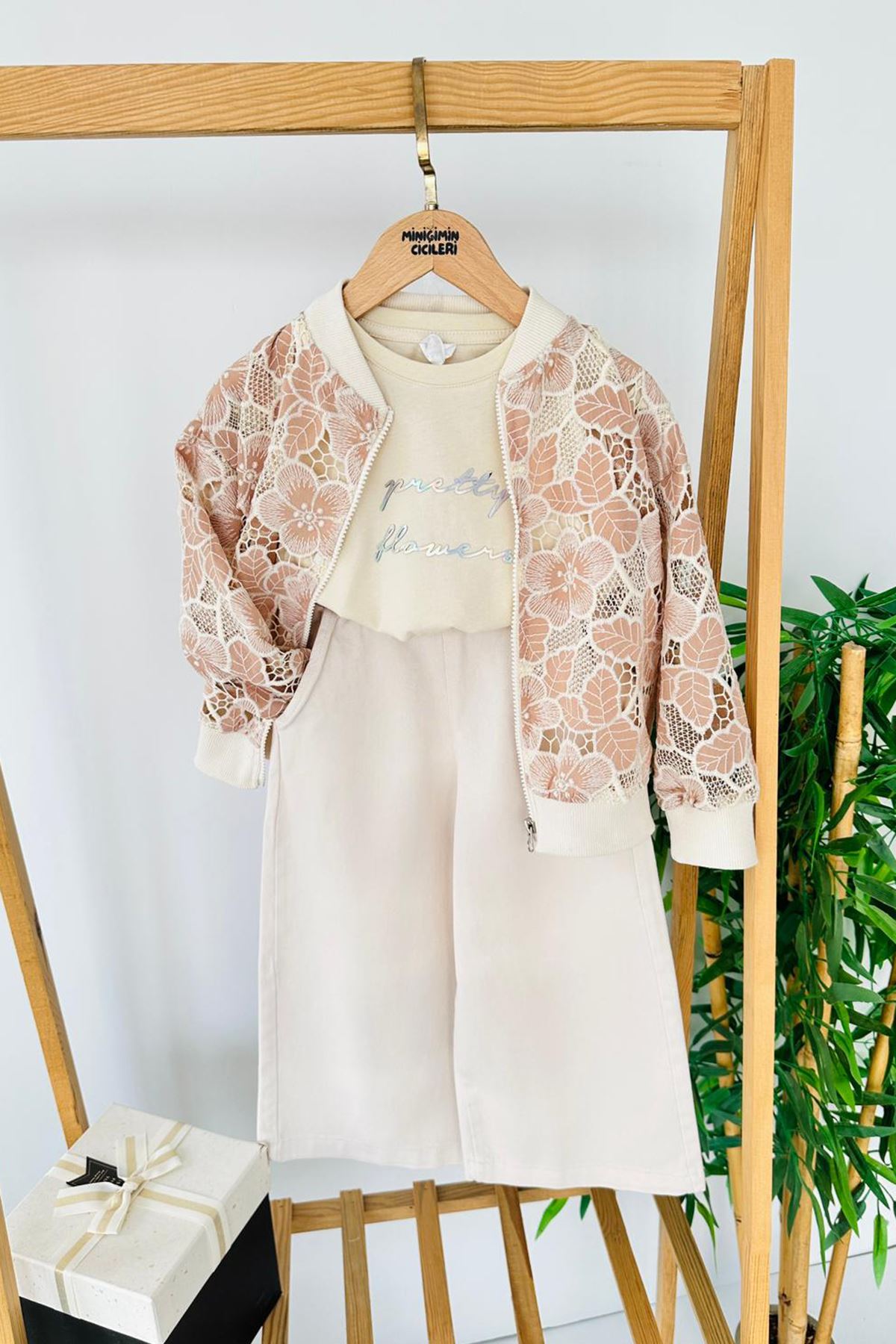 Miniğimin Cicileri Dantel Çiçek Desenli Bomber Ceketli Pantolonlu 3’lü Kız Çocuk Takım - Pembe