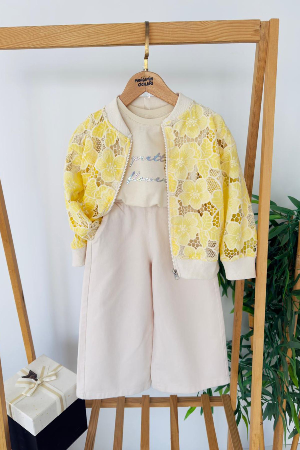 Miniğimin Cicileri Dantel Çiçek Desenli Bomber Ceketli Pantolonlu 3’lü Kız Çocuk Takım - Sarı