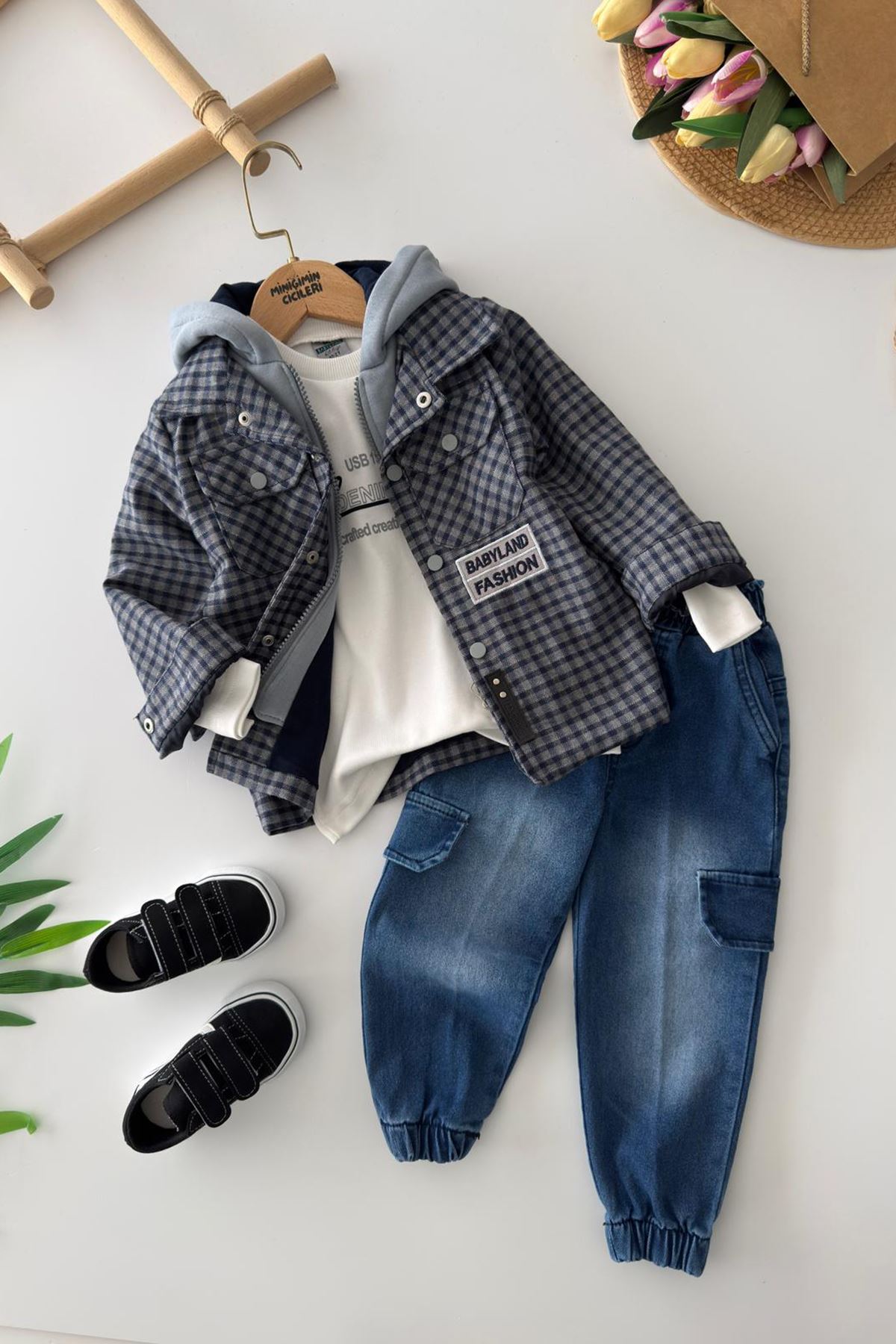 Miniğimin Cicileri Babyland Kapüşonlu Sweatshirtlü Ekose Ceketli Kot Pantolonlu Erkek Çocuk 3’lü Kombin Takım - Lacivert