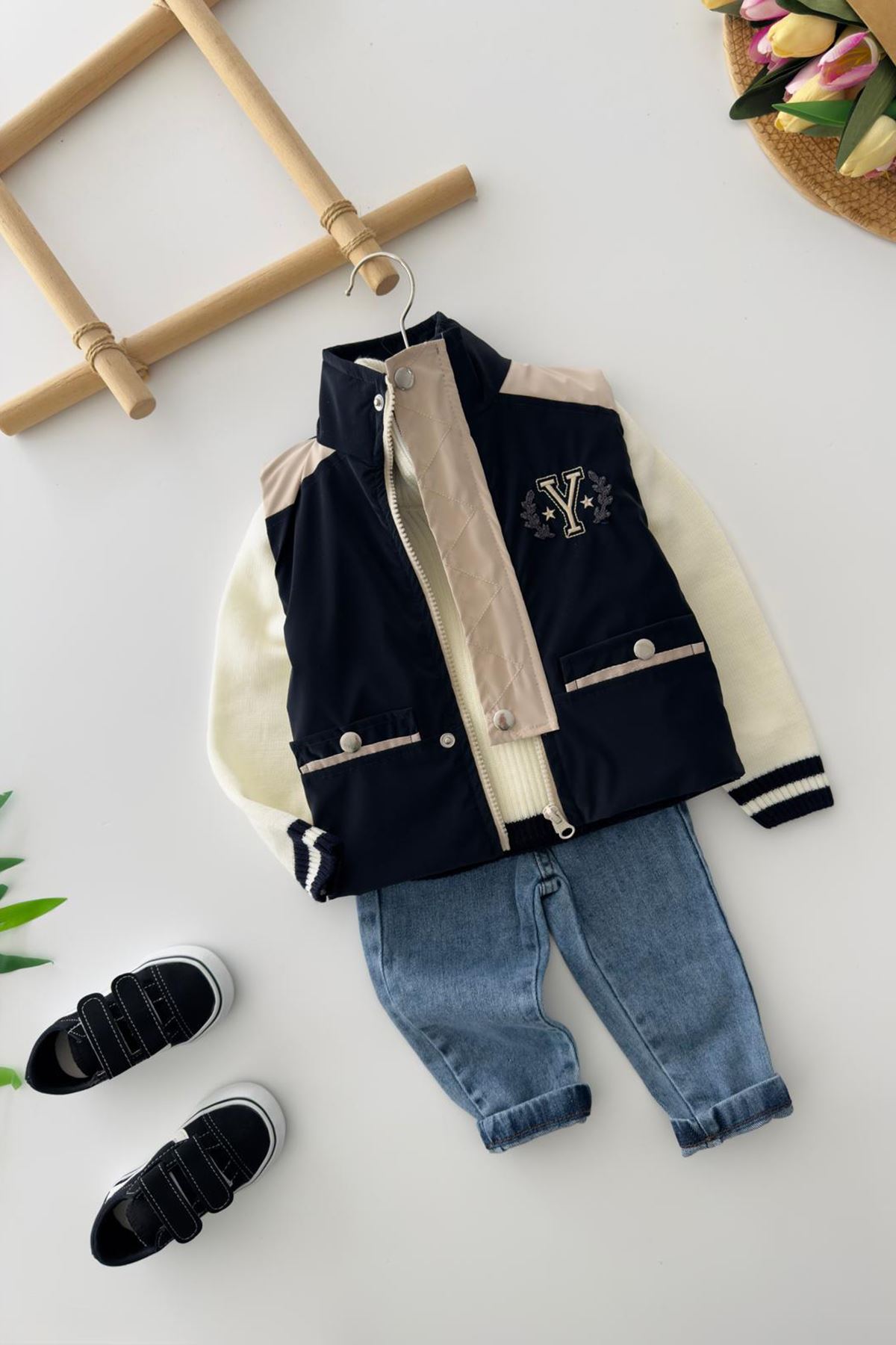 Miniğimin Cicileri Y Nakış Detaylı Kapitone Yelekli Triko Kazaklı Erkek Çocuk 4 Lü Kombin - Lacivert