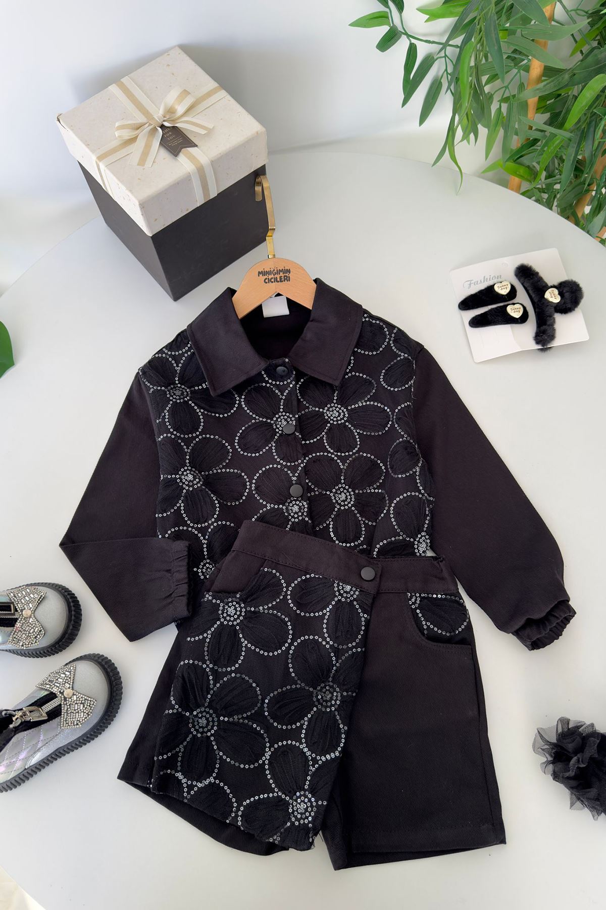 Miniğimin Cicileri Papatya Pul Payet Detaylı Şort Etekli Kız Çocuk Takım - Siyah