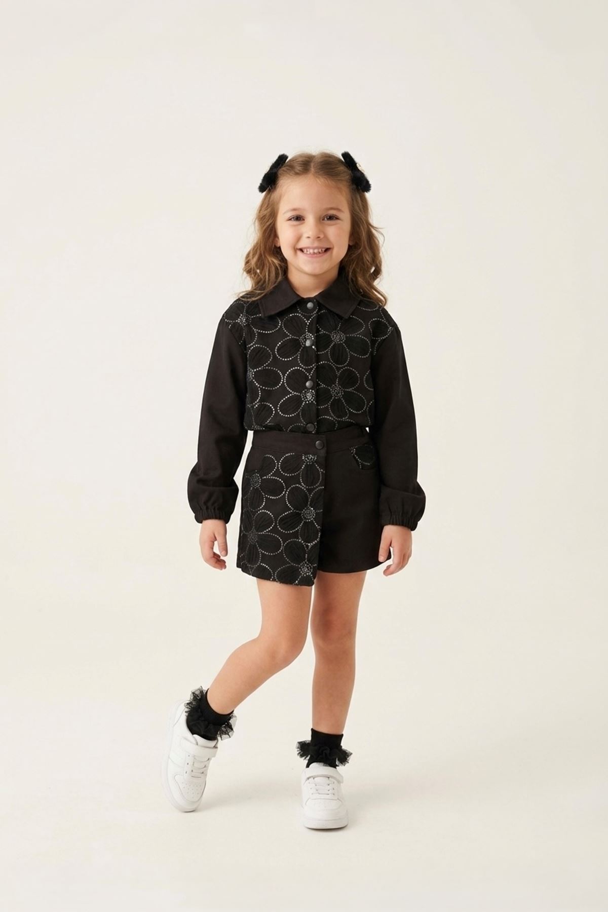 Miniğimin Cicileri Papatya Pul Payet Detaylı Şort Etekli Kız Çocuk Takım - Siyah