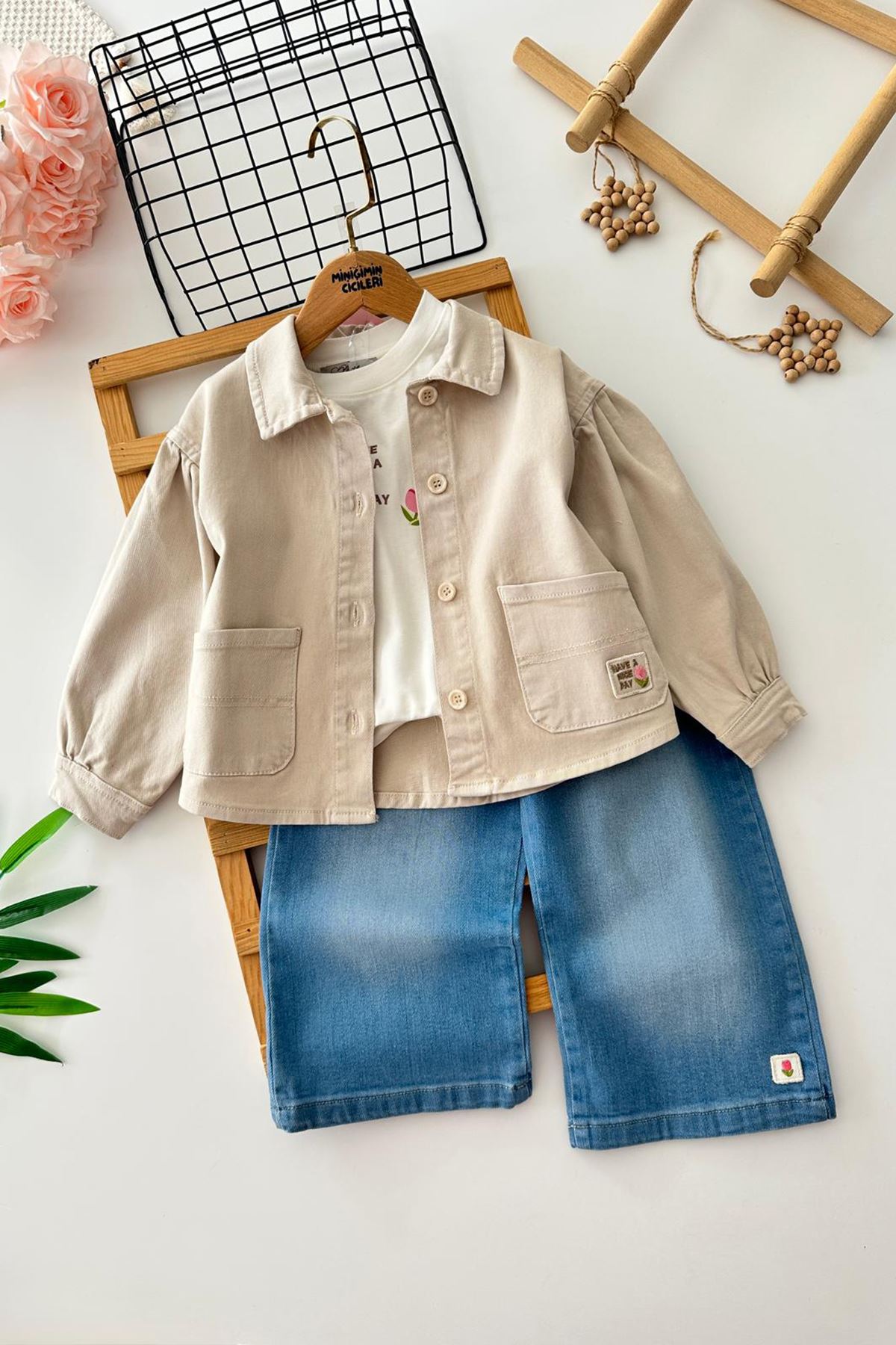 Miniğimin Cicileri Elegance Gül Nakışlı Ceketli Denim Pantolonlu Kız Çocuk 3’lü Kombin - Bej