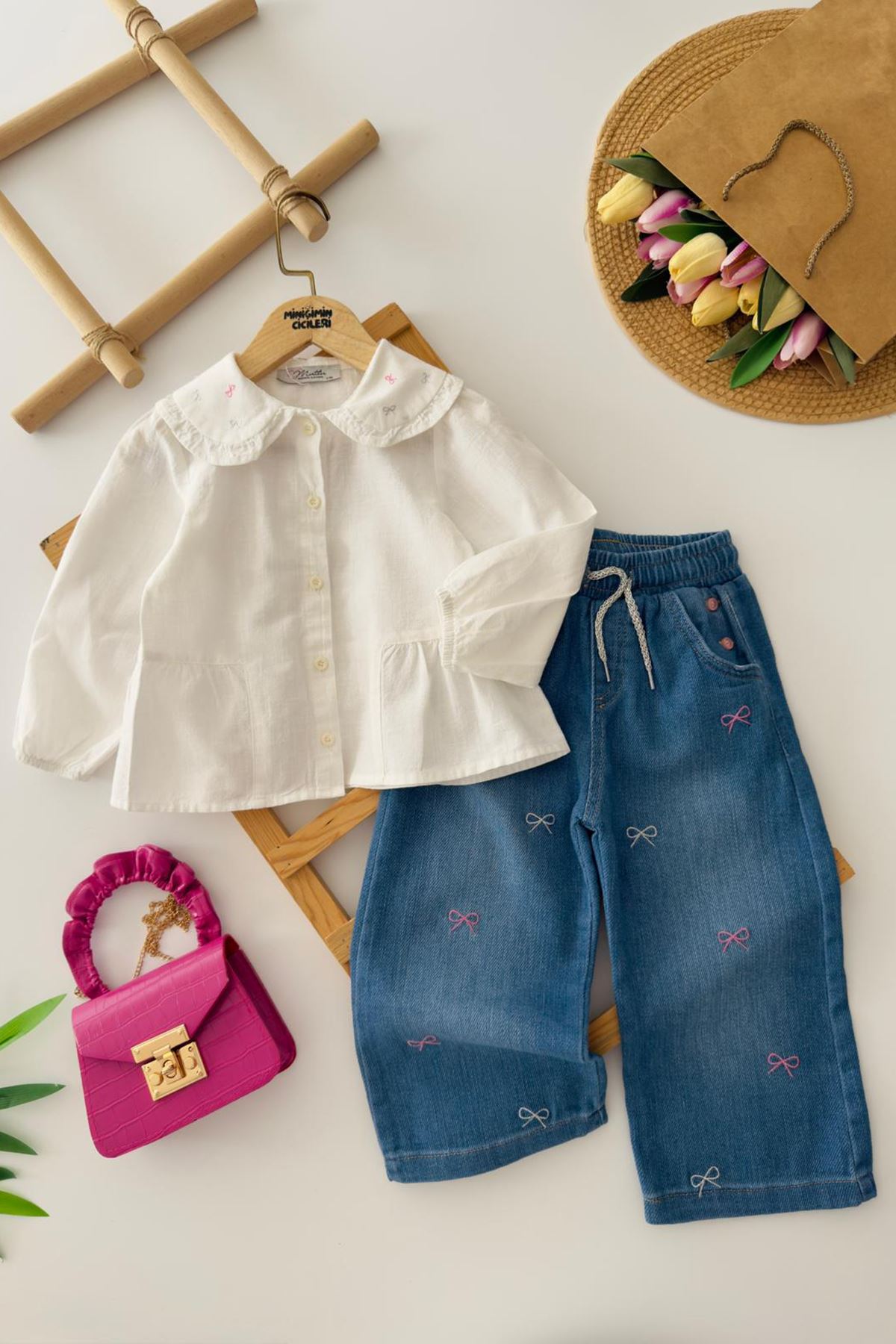 Miniğimin Cicileri Fiyonk Nakışlı Gömlekli Denim Pantolonlu Kız Çocuk Premium 2 li Takım - Mavi