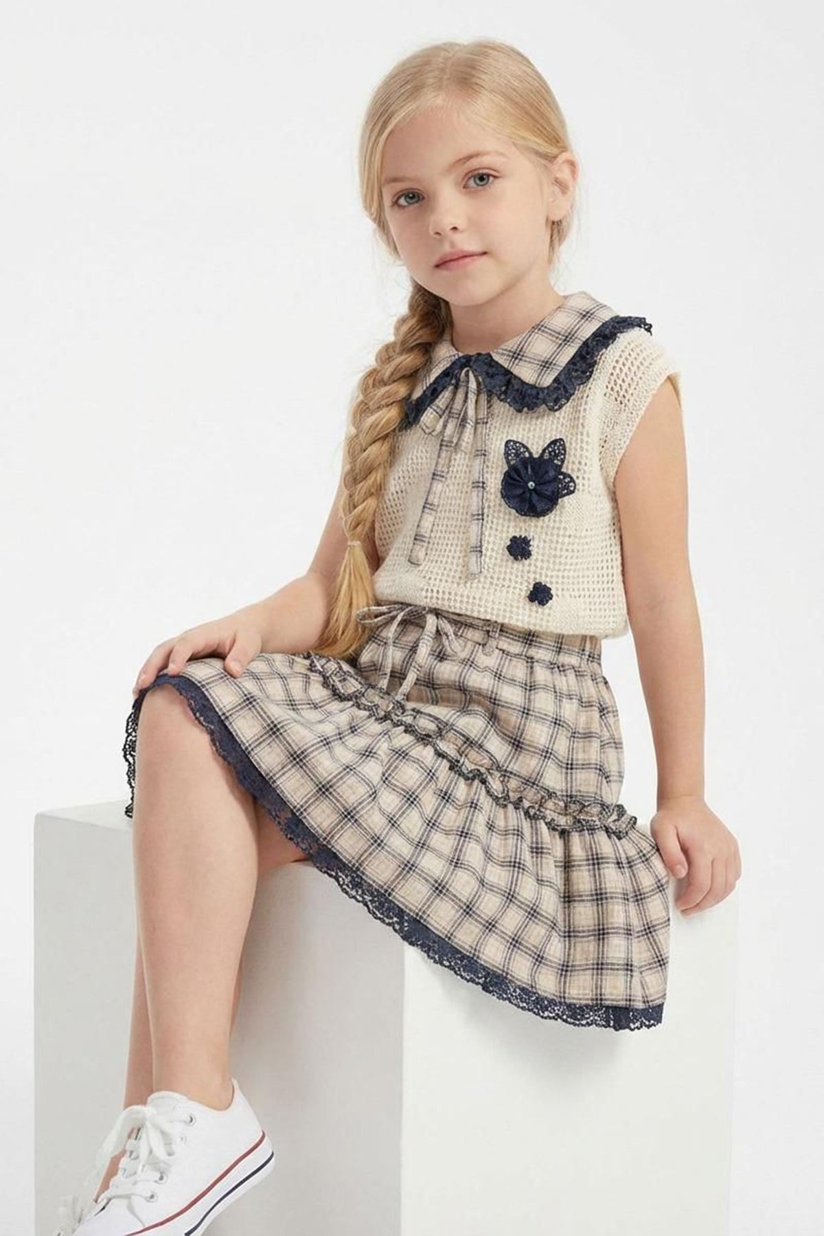 Miniğimin Cicileri Elegance Ekose Yaka Detaylı Örgü Yelekli Dantelli Katlı Etekli Kız Çocuk 3 lü Takım - Lacivert