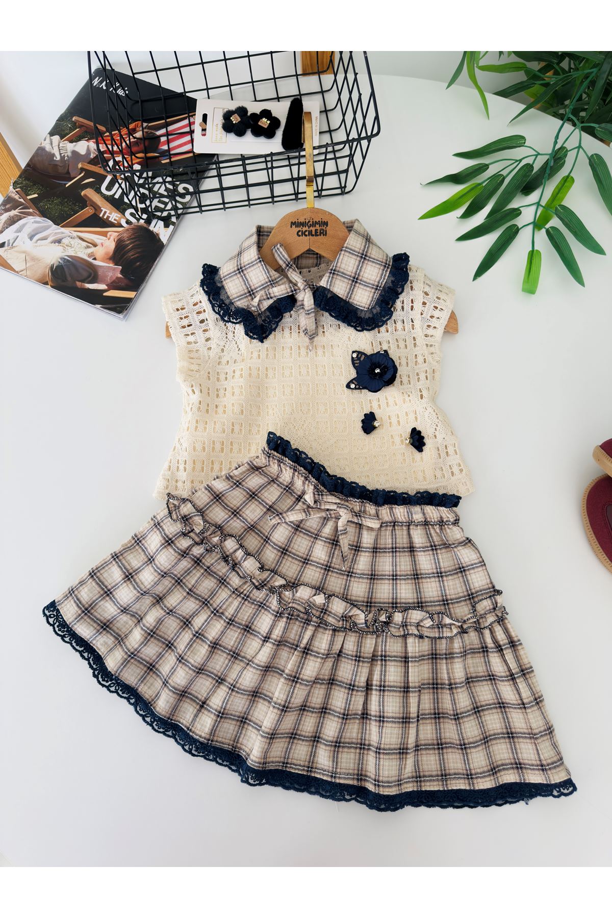 Miniğimin Cicileri Elegance Ekose Yaka Detaylı Örgü Yelekli Dantelli Katlı Etekli Kız Çocuk 3 lü Takım - Lacivert