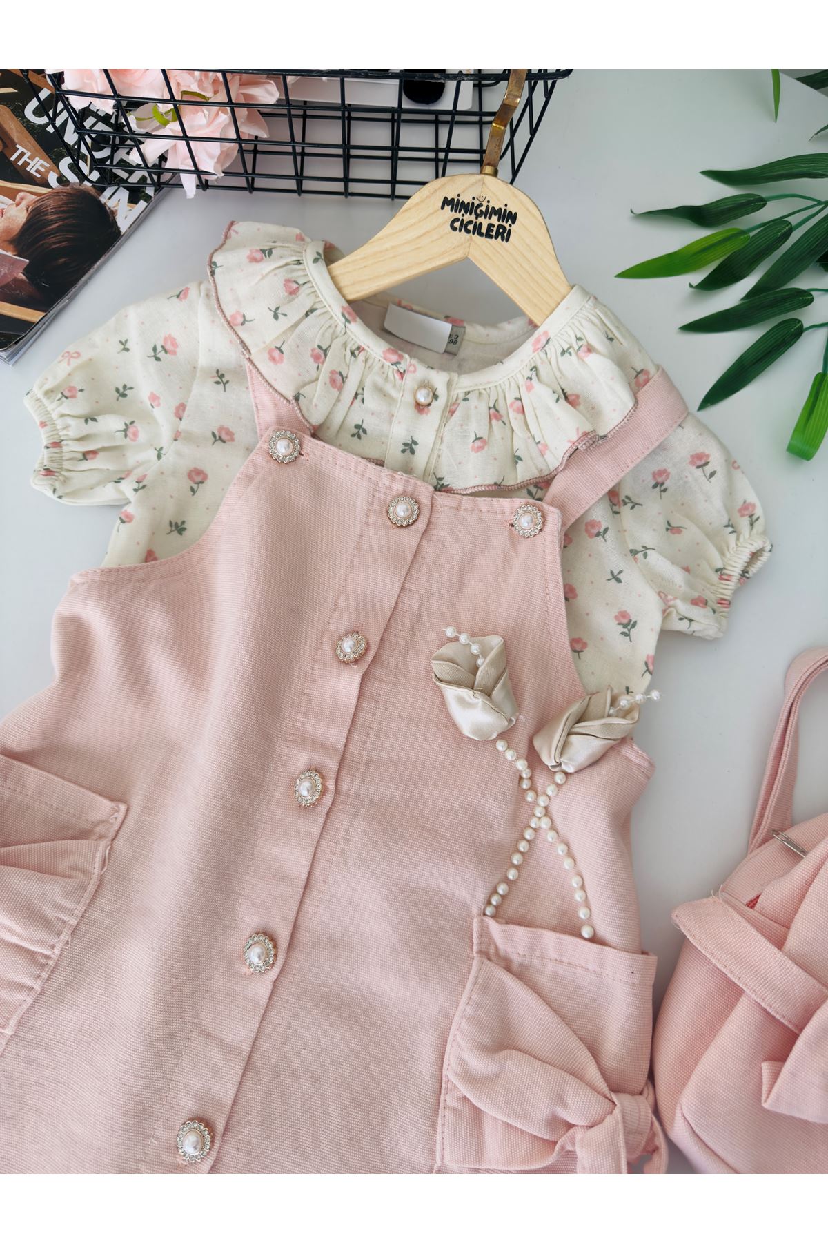 Miniğimin Cicileri Vintage Gül Detaylı Salopet Elbiseli Çantalı Kız Çocuk 3’lü Takım - Pudra
