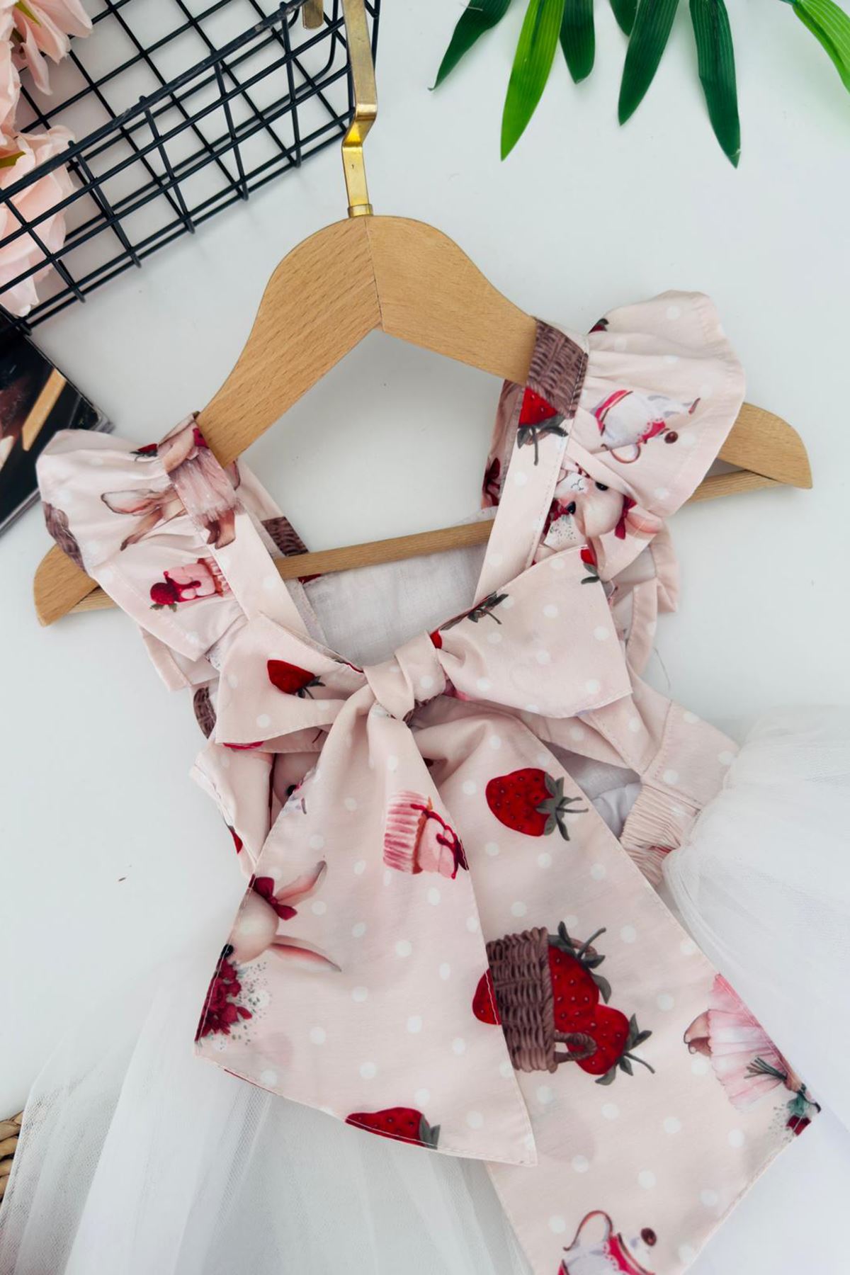 Miniğimin Cicileri Çilek Baskılı Tül Detaylı Kız Çocuk Arkadan Fiyonklu Elbise - Pudra