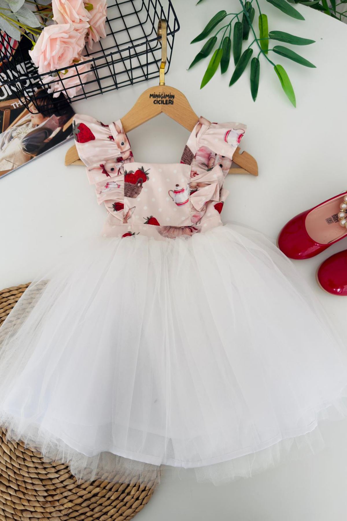 Miniğimin Cicileri Çilek Baskılı Tül Detaylı Kız Çocuk Arkadan Fiyonklu Elbise - Pudra