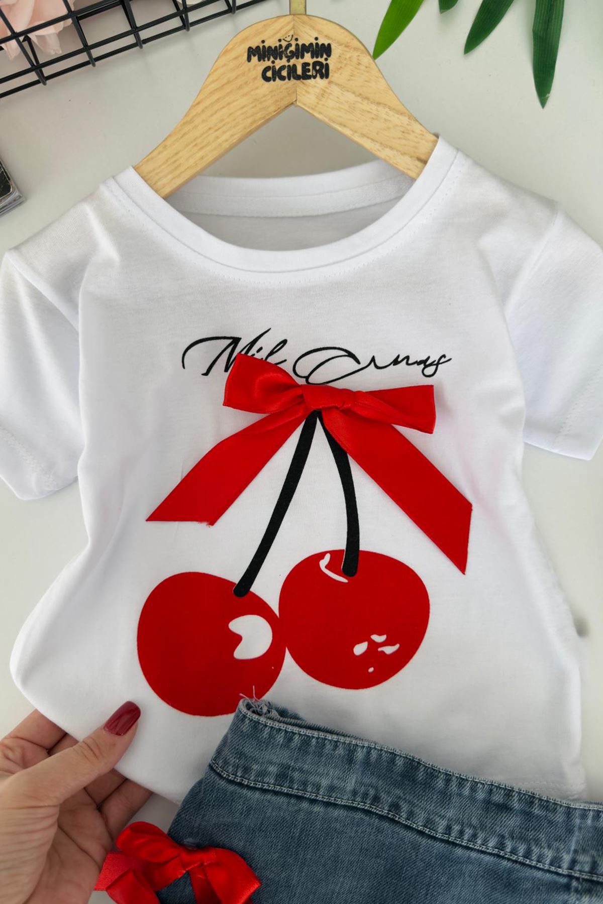 Miniğimin Cicileri Kiraz Baskılı Fiyonk Detaylı Kız Çocuk Kot Şort Etekli 2 li Takım - Beyaz