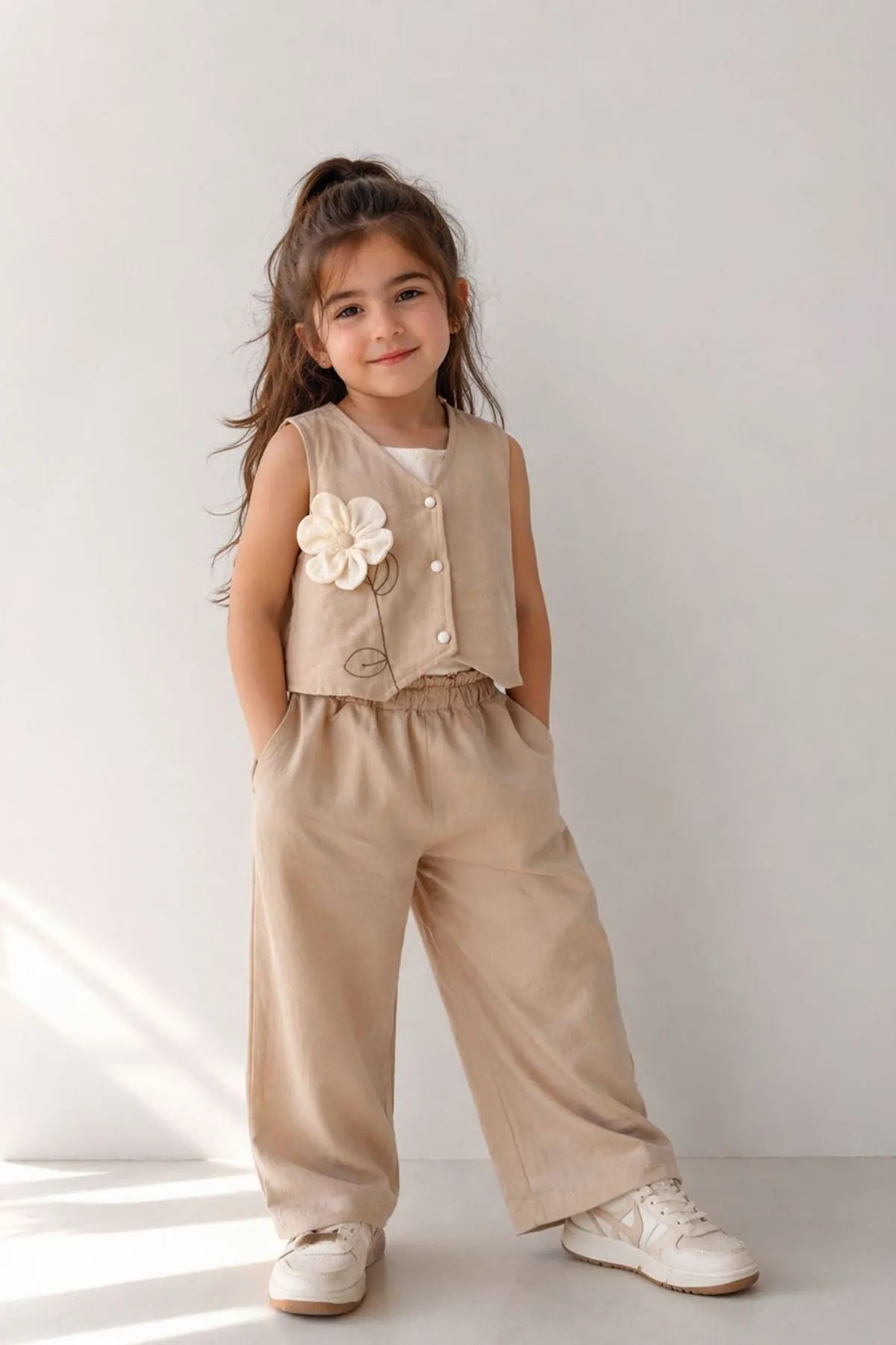 Miniğimin Cicileri Elegance Çiçek Detaylı Kız Çocuk Yelek Pantolon Takım - Bej