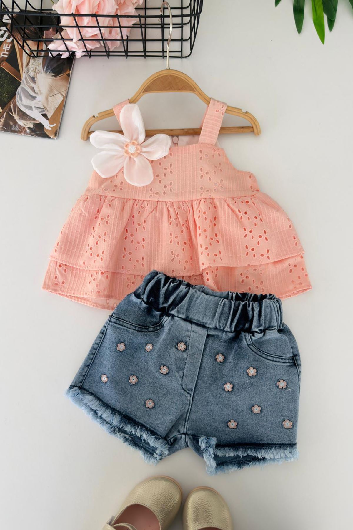 Miniğimin Cicileri Çiçek Aplikeli Güpür Detaylı Kız Bebek Kot Şortlu 2’li Takım - Somon