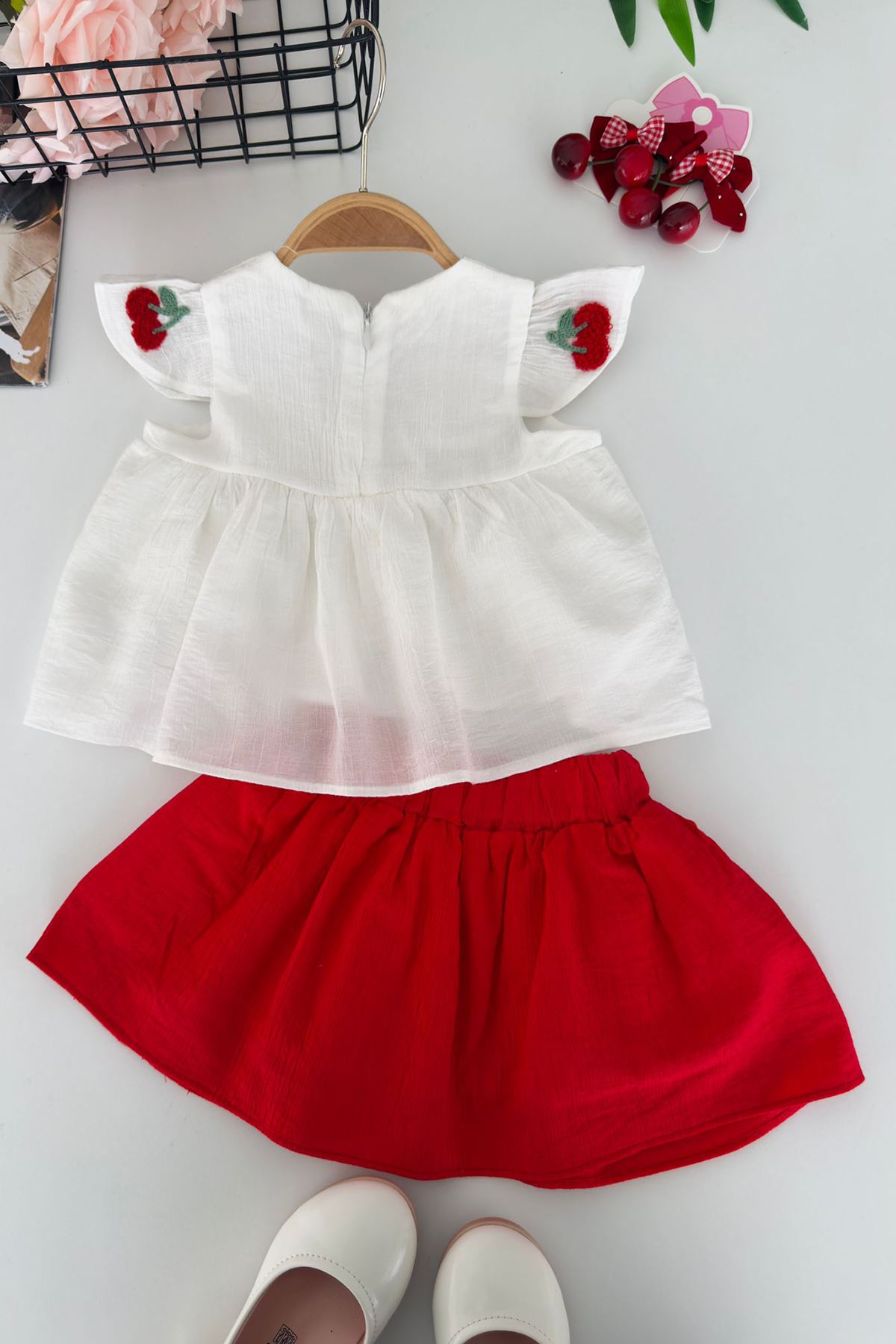 Miniğimin Cicileri Kiraz Panç İşlemeli Fırfırlı Bluz Etekli Kız Bebek 2’li Takım - Kırmızı