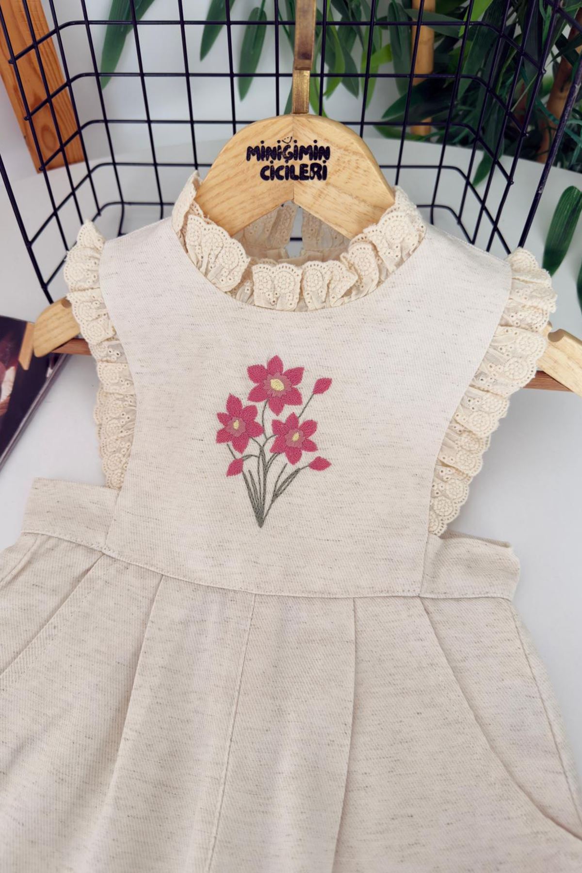 Miniğimin Cicileri Askılı Papatya Nakışlı Kız Çocuk Tulum - Krem