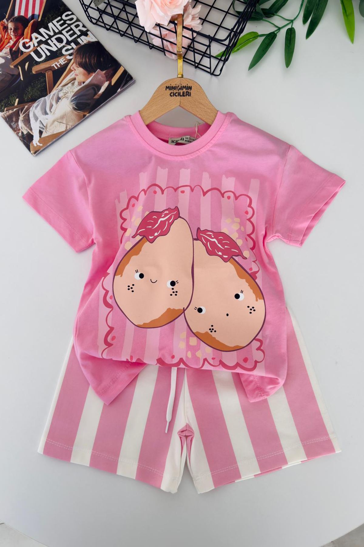 Miniğimin Cicileri Armut Baskılı Çizgili Unisex Çocuk Şortlu Takım - Pembe