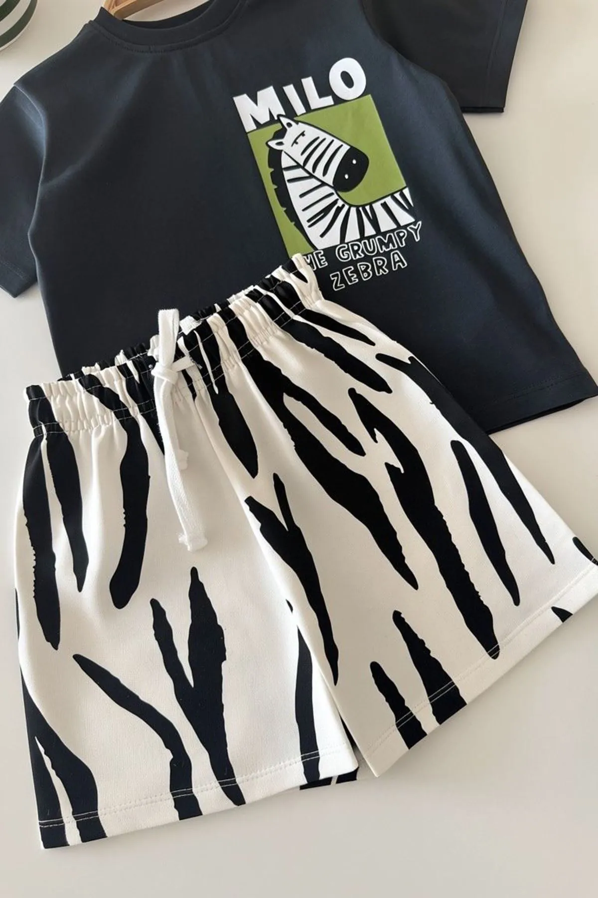 Miniğimin Cicileri Zebra Baskılı Tişört ve Zebra Desenli Şort Erkek Çocuk Takım - Antrasit