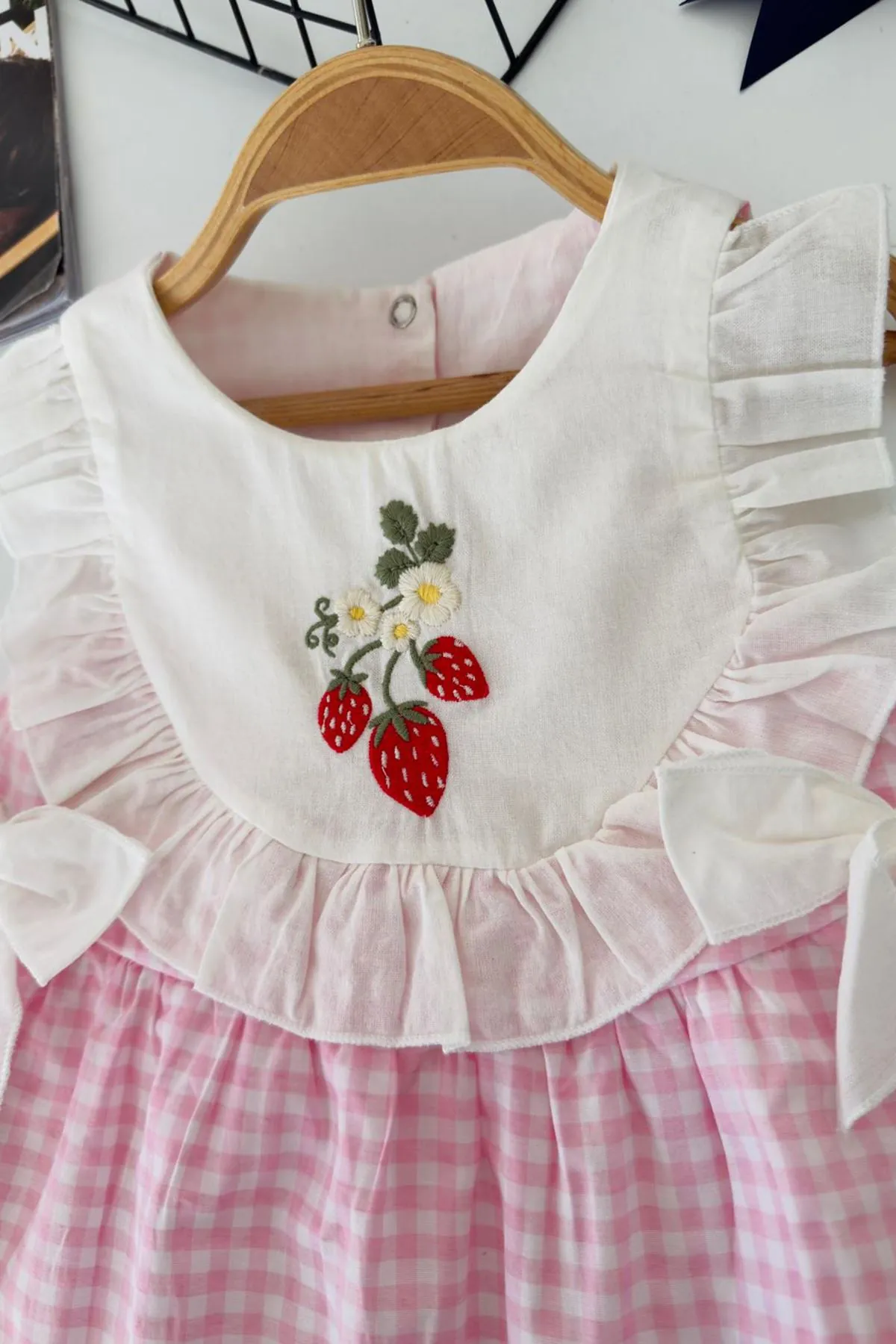 Miniğimin Cicileri Çilek İşleme Detaylı Pötikare Kız Bebek Elbise - Pembe