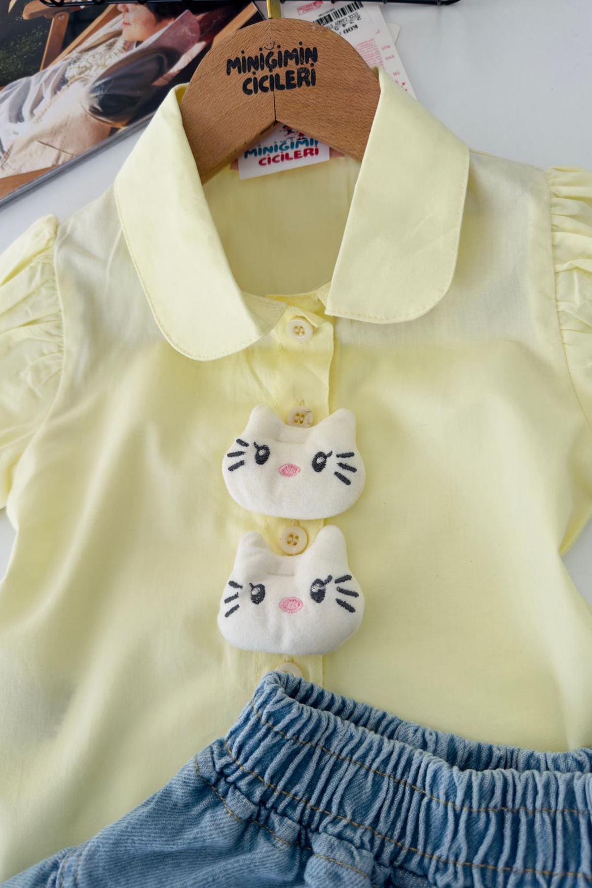 Miniğimin Cicileri Balon Kollu Kitty Detaylı Kot Etekli Yazlık Kız Çocuk Takım - Sarı