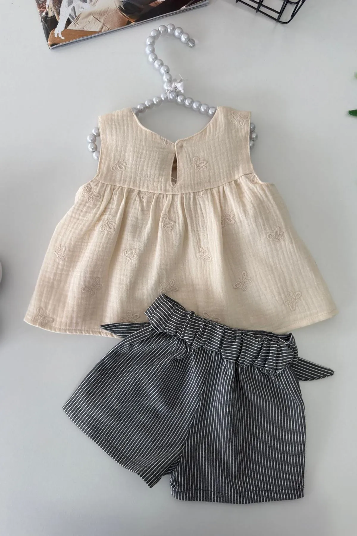 Miniğimin Cicileri Çizgili Fiyonk Detaylı Müslin Kız Bebek Şortlu Takım - Bej