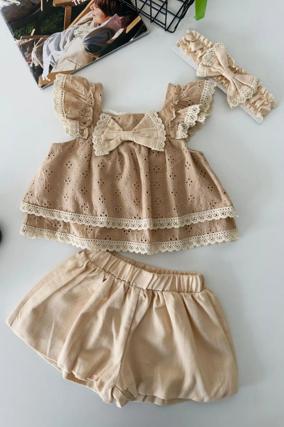 Miniğimin Cicileri Vintage Dantel İşlemeli Kız Bebek Şortlu Takım - Bej