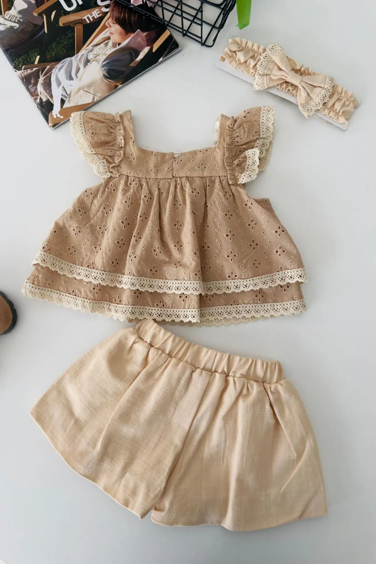 Miniğimin Cicileri Vintage Dantel İşlemeli Kız Bebek Şortlu Takım - Bej