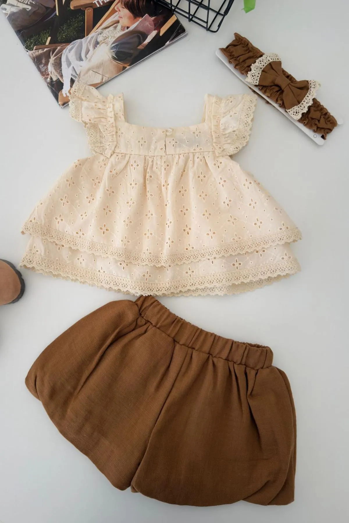 Miniğimin Cicileri Vintage Dantel İşlemeli Kız Bebek Şortlu Takım - Kahverengi