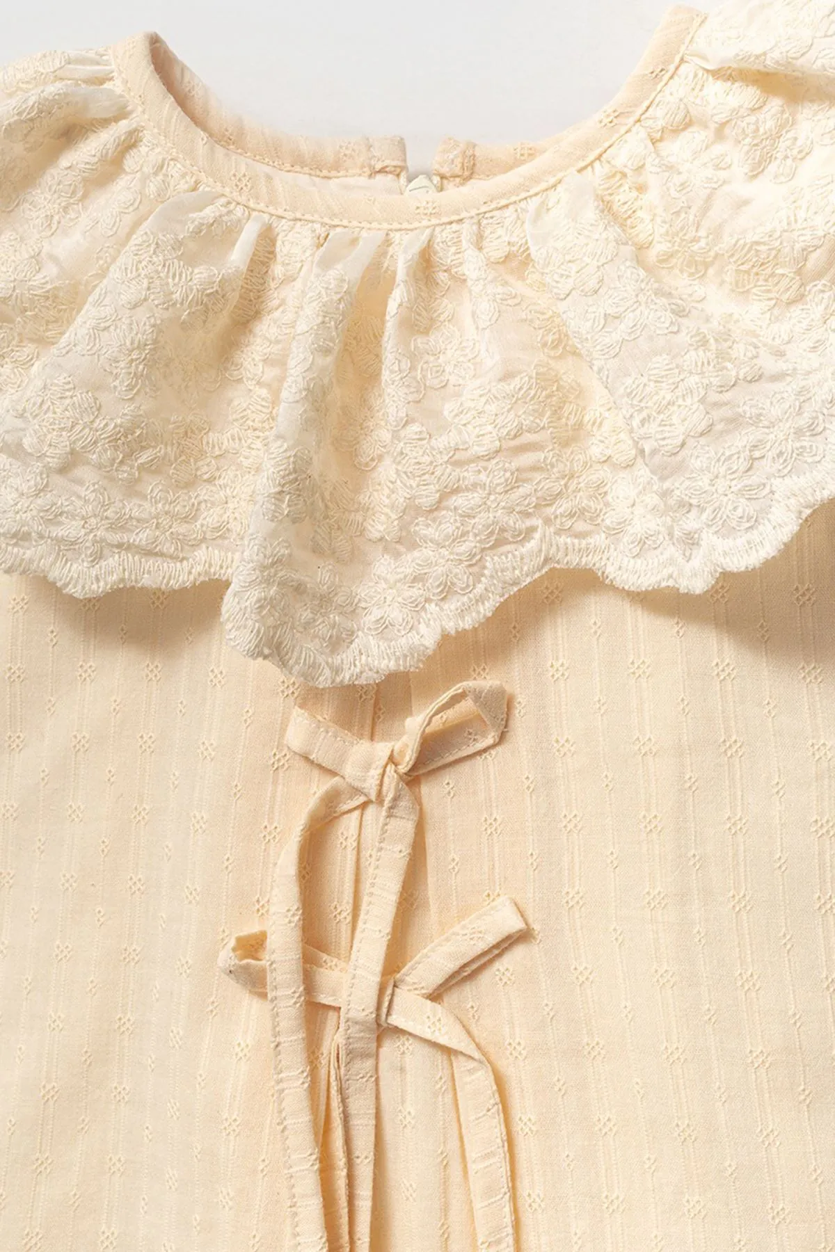 Miniğimin Cicileri Dantel Yakalı Şortlu Kız Bebek Takım - Krem