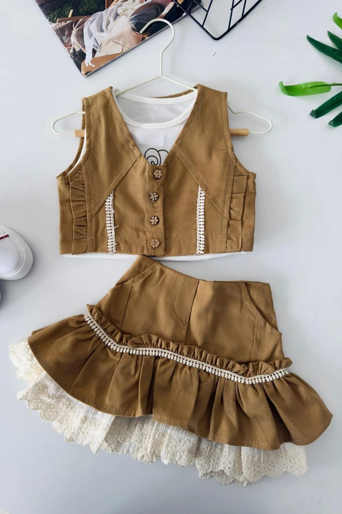 Miniğimin Cicileri Vintage Dantel Katmanlı Kız Çocuk 3 lü Etekli Takım - Camel