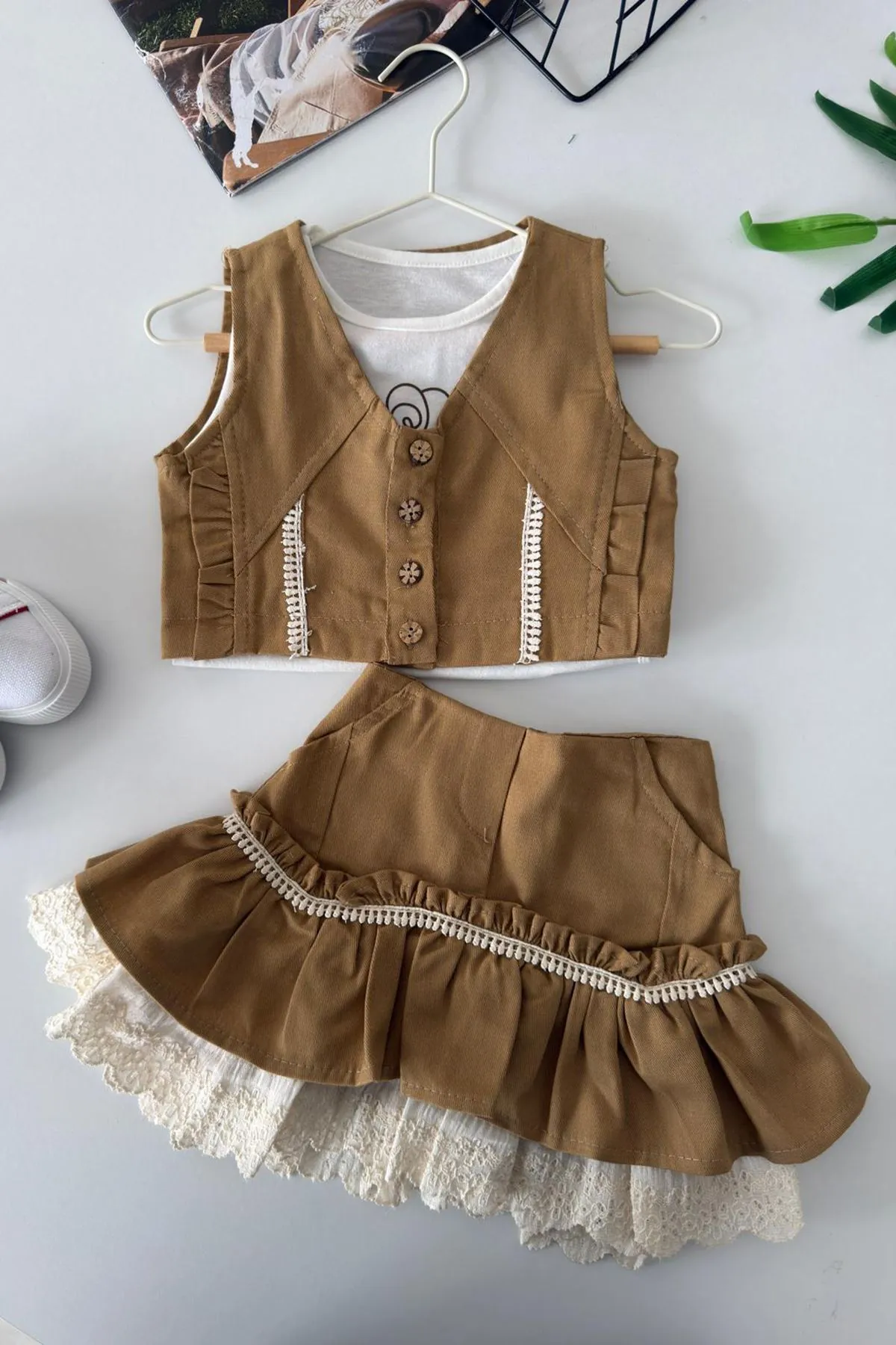 Miniğimin Cicileri Vintage Dantel Katmanlı Kız Çocuk 3 lü Etekli Takım - Camel