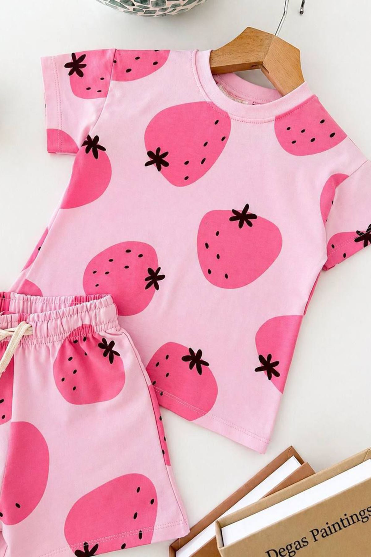 Miniğimin Cicileri Çilek Desenli Fırçalı Kız Çocuk Rahat Şortlu Takım - Pembe
