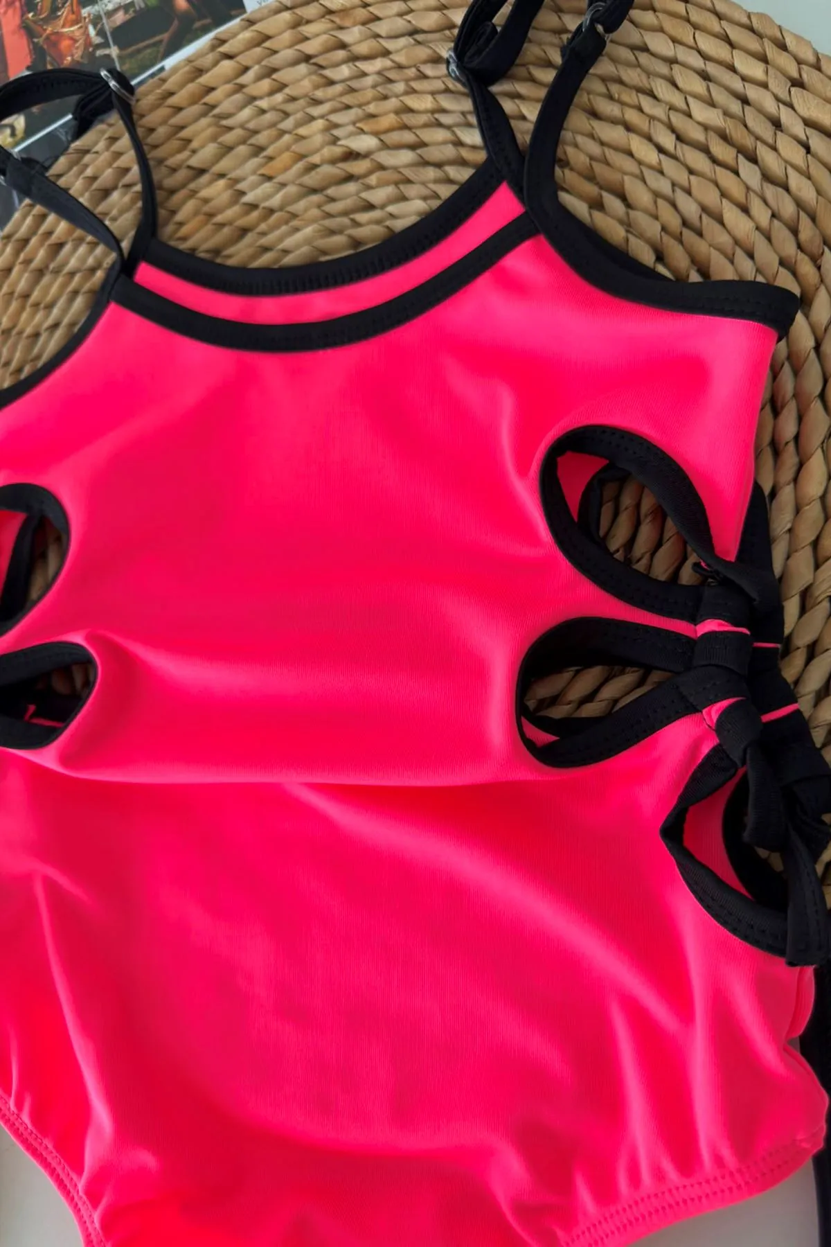 Neon Pembe Bağlama Detaylı Kız Çocuk Mayo - Fuşya