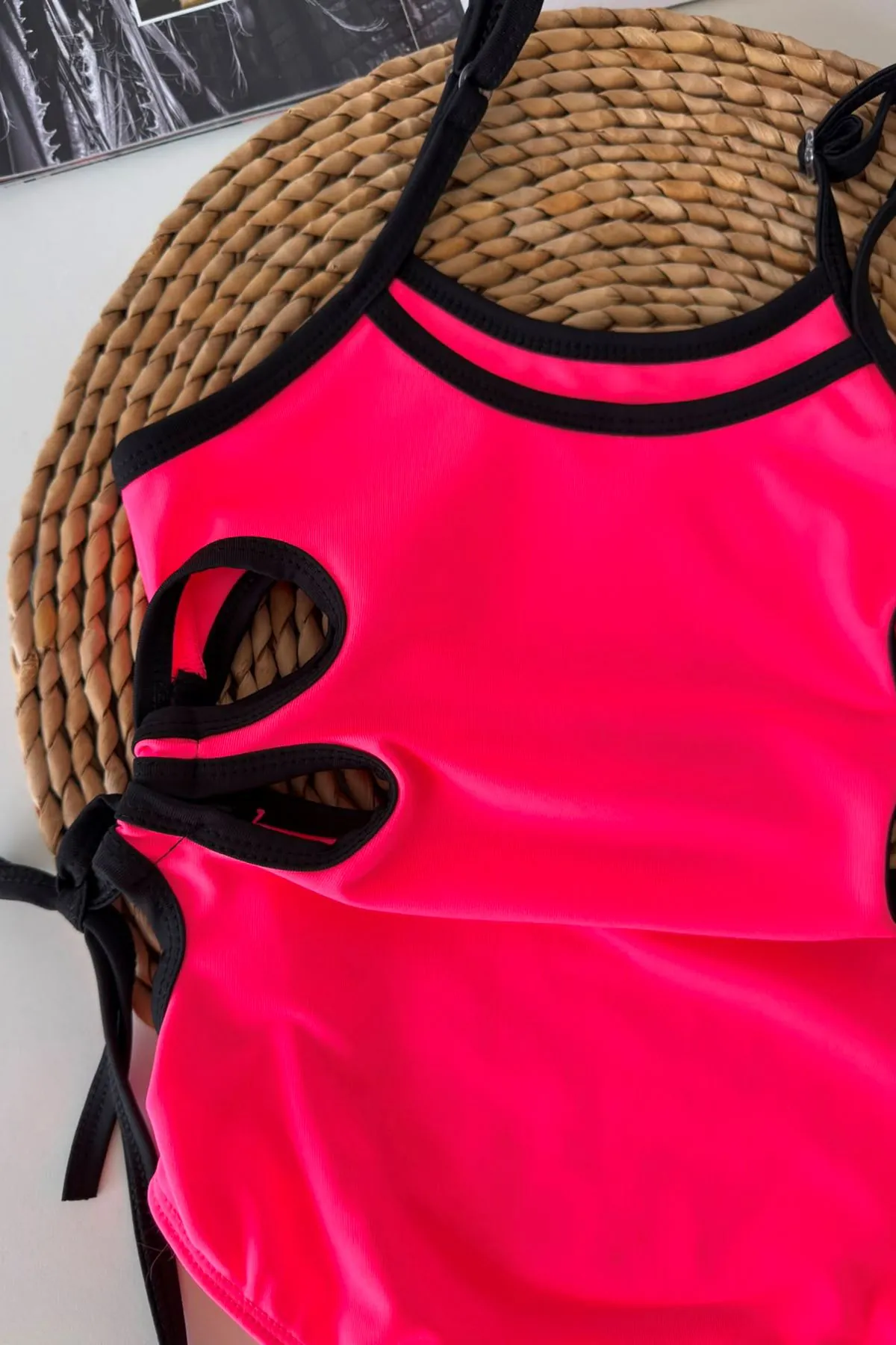 Neon Pembe Bağlama Detaylı Kız Çocuk Mayo - Fuşya