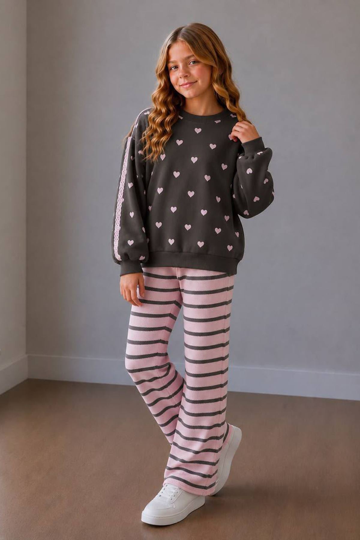 Kalp Desenli Sweatshirt Çizgili Pantolonlu Kız Çocuk 2’li Takım - Antrasit
