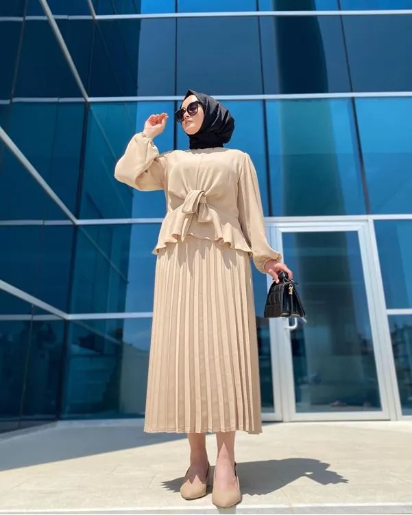 Moda Emira Pilise Etekli Bağlamalı Kadın Tesettür Takım - Bej