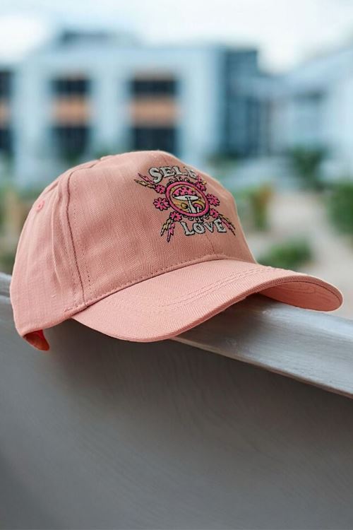 Miniğimin Cicileri (4-8 Yaş) Self Love Peace Nakışlı Kız Çocuk Şapka - Gül Kurusu