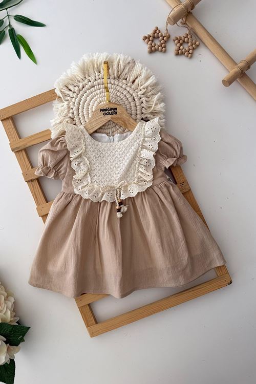 Miniğimin Cicileri Fisto Detaylı Vintage Pamuklu Kız Bebe Elbise - Vizon
