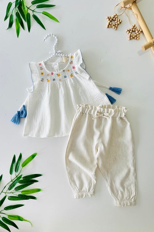 Miniğimin Cicileri Püsküllü Kız Bebe İşlemeli Takım - Beyaz