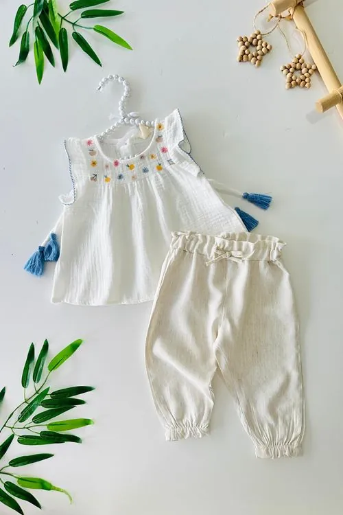 Miniğimin Cicileri Püsküllü Kız Bebe İşlemeli Takım - Beyaz