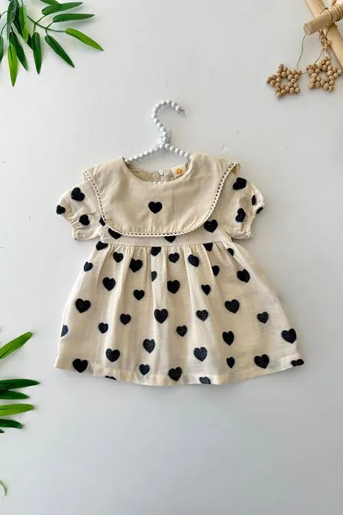 Miniğimin Cicileri Kalp Detaylı Yakalı Kız Bebe Astarlı Elbise - Krem