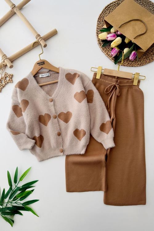 Miniğimin Cicileri Yumoş Kalp Desenli Kız Çocuk Hırkalı Triko Takım - Kahve
