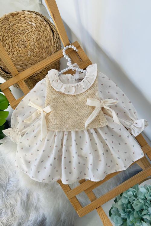 Miniğimin Cicileri Dantel Yelek Detaylı Fırfır Yakalı Kız Bebek Elbise - Ekru