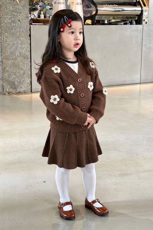 Miniğimin Cicileri Çiçek Aplikeli Triko Hırka ve Etekli Kız Çocuk Takımı - Acı Kahve