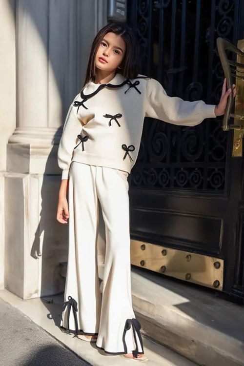 Miniğimin Cicileri Fiyonk Detaylı Triko Kazak ve Pantolon 2’li Kız Takımı - Krem