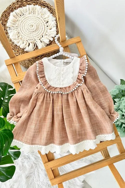 Miniğimin Cicileri (9-24 Ay) Vintage Dantel Yakalı Pamuklu Fırfır Detaylı Kız Bebek Elbise - Camel