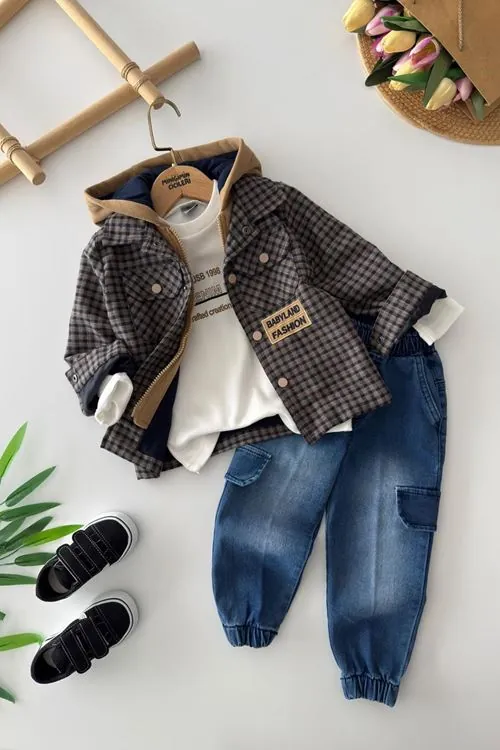 Miniğimin Cicileri Babyland Kapüşonlu Sweatshirtlü Ekose Ceketli Kot Pantolonlu Erkek Çocuk 3’lü Kombin Takım - Taba