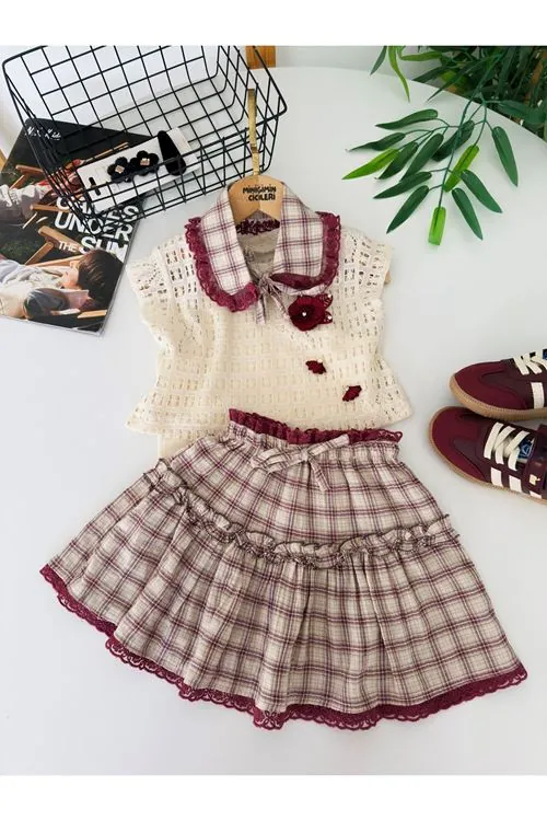 Miniğimin Cicileri Elegance Ekose Yaka Detaylı Örgü Yelekli Dantelli Katlı Etekli Kız Çocuk 3 lü Takım - Bordo