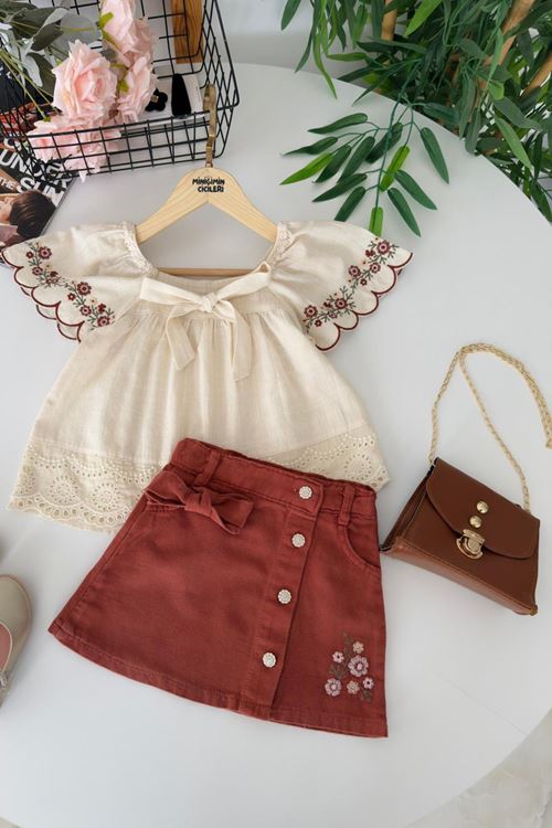 Miniğimin Cicileri Nakış Detaylı Fırfır Kollu Bluzlu Kadife Etekli Çantalı Kız Çocuk 3’lü Takım - Taba