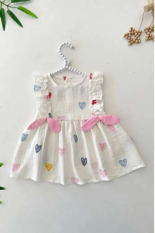 Miniğimin Cicileri Müslin Renkli Kalp Baskılı Fiyonklu Kız Bebe Elbise - Pembe