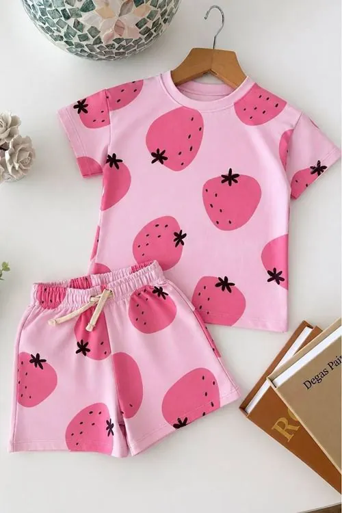 Miniğimin Cicileri Çilek Desenli Fırçalı Kız Çocuk Rahat Şortlu Takım - Pembe